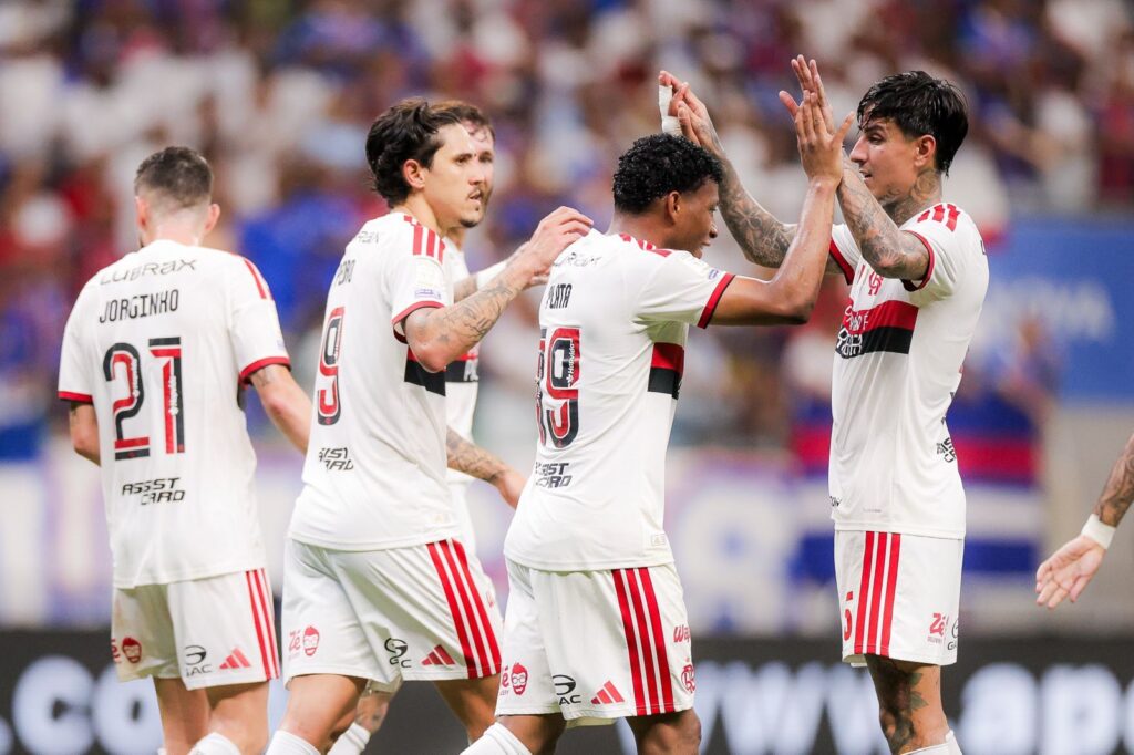 Plata-comemora-contra-Bahia-Gilvan-de-Souza-CRF-1024x682 Com golaço de Paquetá, Flamengo vence e segue líder do Brasileirão